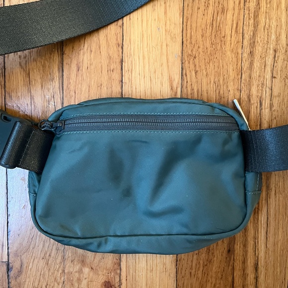 Lululemon Everywhere Belt Bag 1L - Picture 3 of 4
